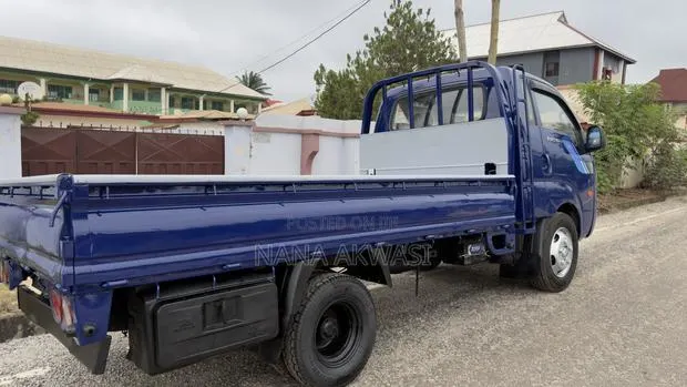 Bongo 3. 1.4 Tons · Photo 4