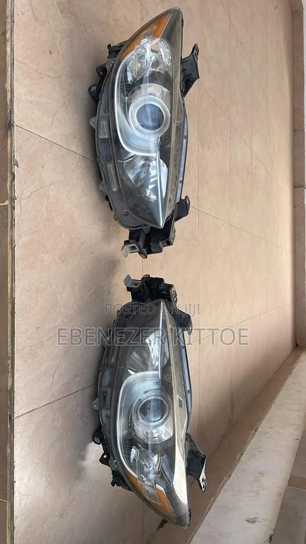 Pair of Home Used Headlights for Mazda Cx5 · Photo 1