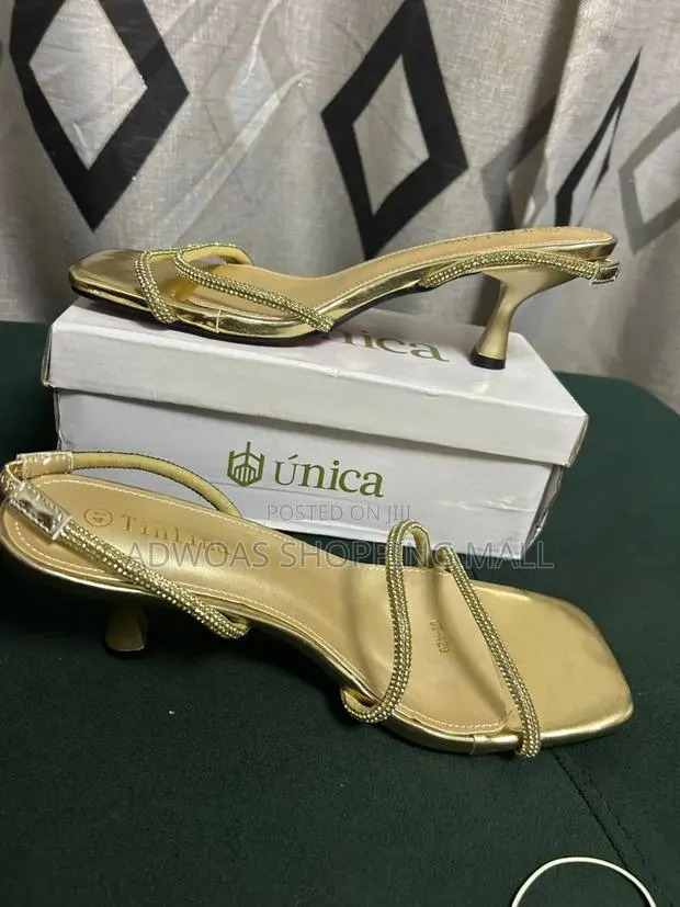 Low Sandal Heels · Photo 1