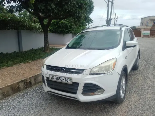 Ford Escape 2013 White · Photo 1