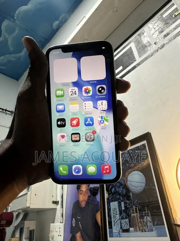 New Apple iPhone 11 128 GB Green · Photo 1