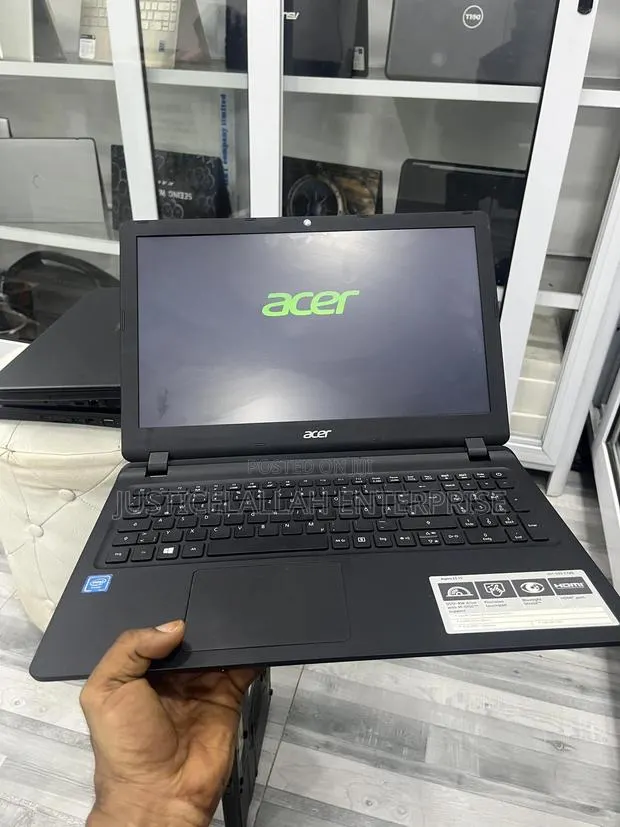 Laptop Acer Aspire ES1-533 4GB Intel Celeron HDD 1T · Photo 1