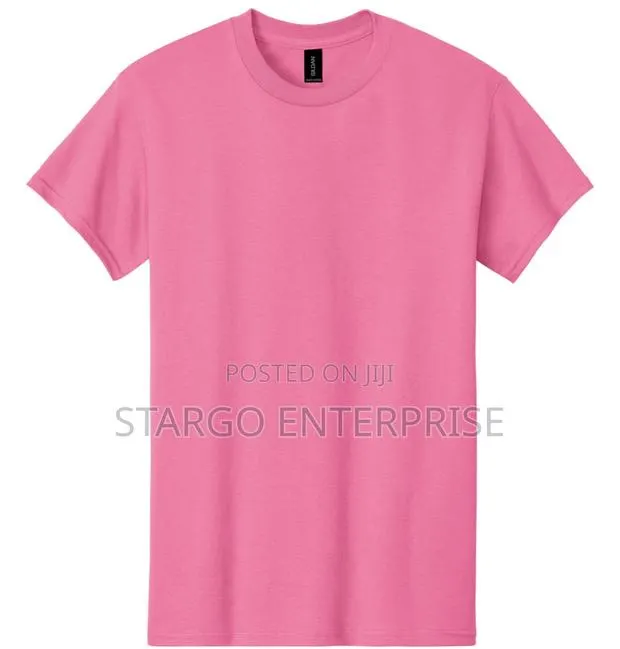 Safety Pink Gildan T-Shirt · Photo 1