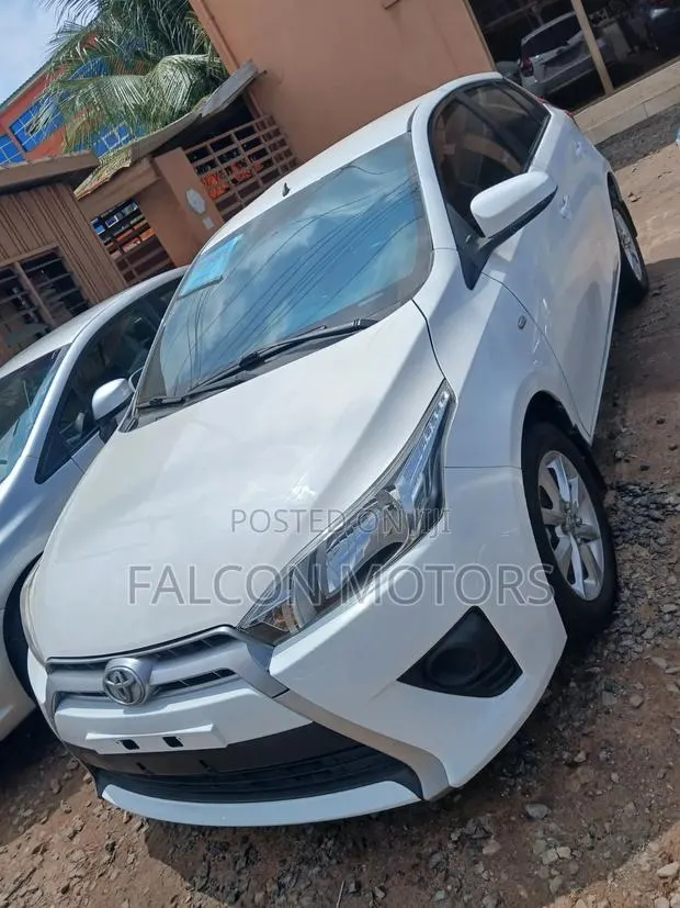 Toyota Yaris 2016 White · Photo 1