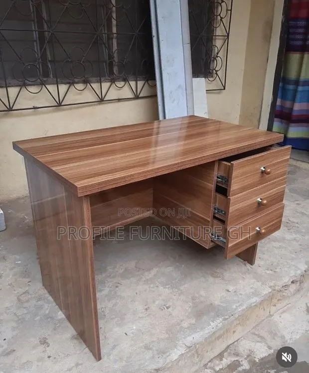MBF Office Desk for Executive Offices · Photo 1