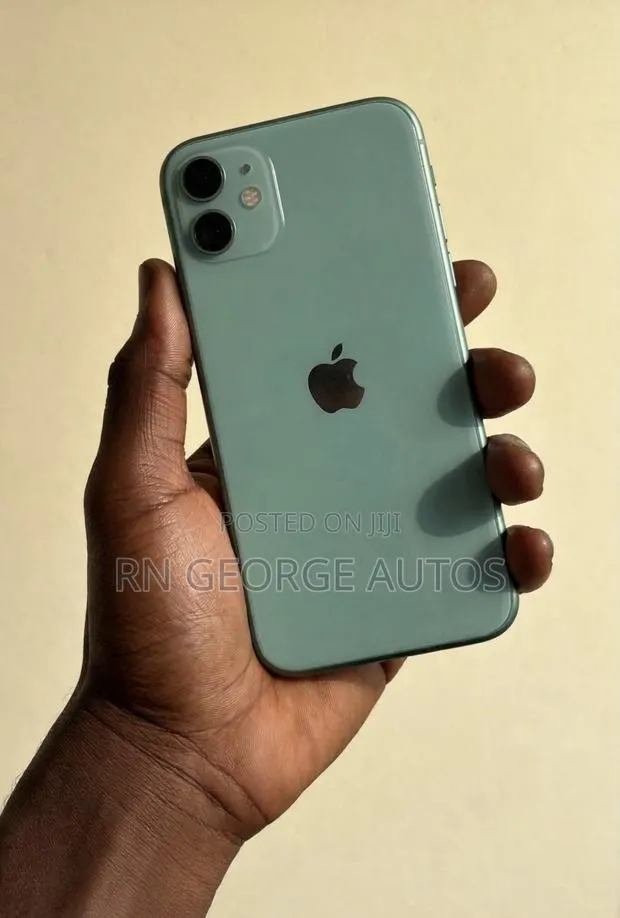 New Apple iPhone 11 128 GB Green · Photo 1