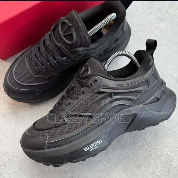 Valentino All Black · Photo 1