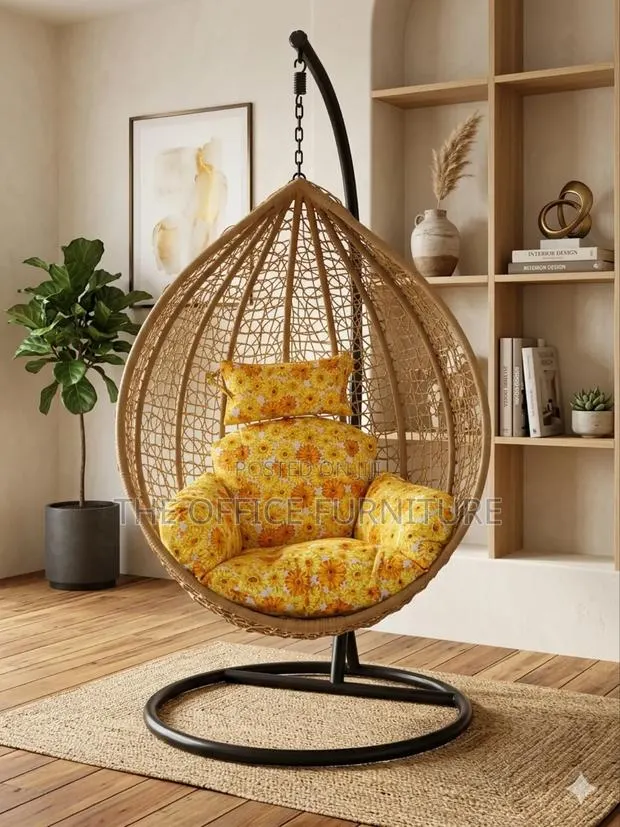 Hanging Egg Chair · Photo 1