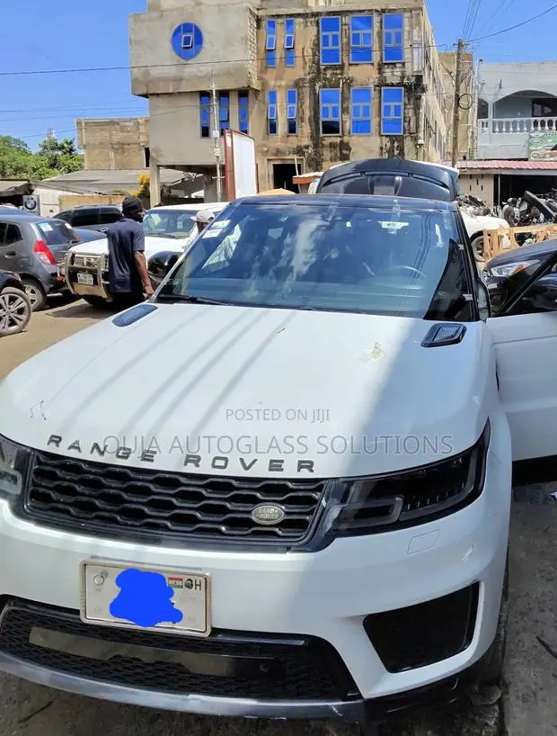 2018 Range Rover Sport Windscreen Available · Photo 1