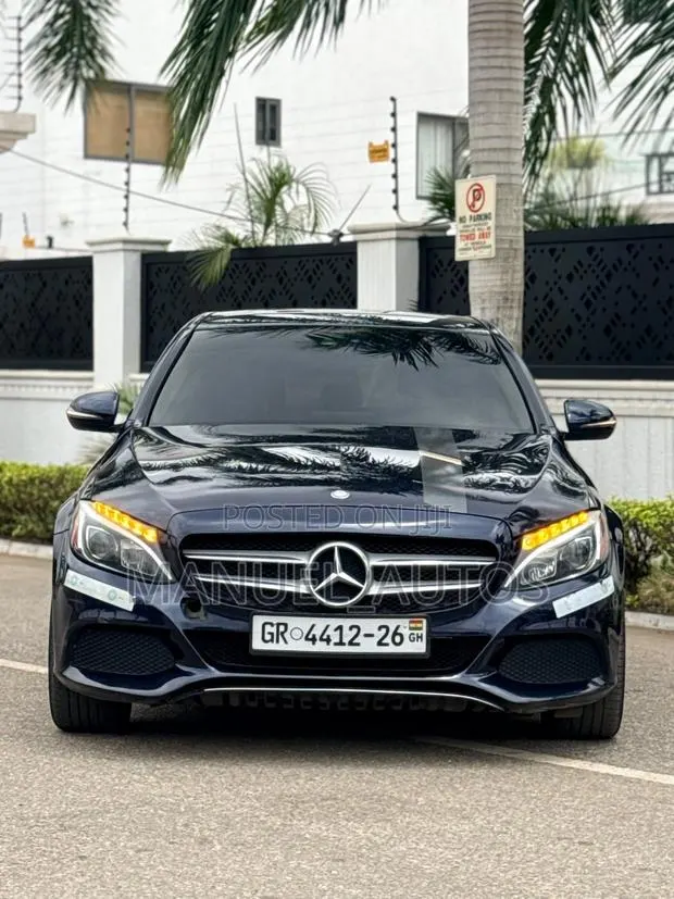 Mercedes-Benz C300 Luxury Sedan RWD (2.0L 4cyl 7A) 2016 · Photo 1
