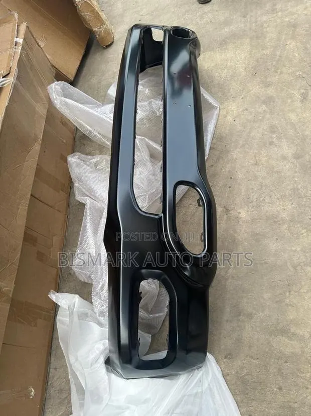 Dogde Ram 1500 Front Bumper · Photo 1