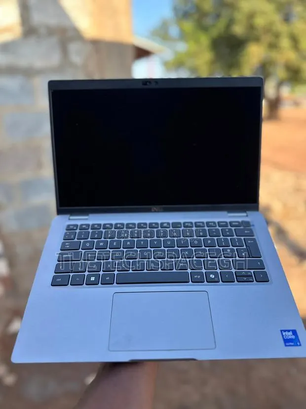 Laptop Dell Latitude 5450 8GB Intel Core i5 SSD 256GB · Photo 1