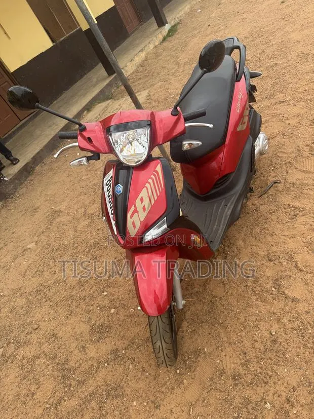 Piaggio Scooter 2024 Red · Photo 1