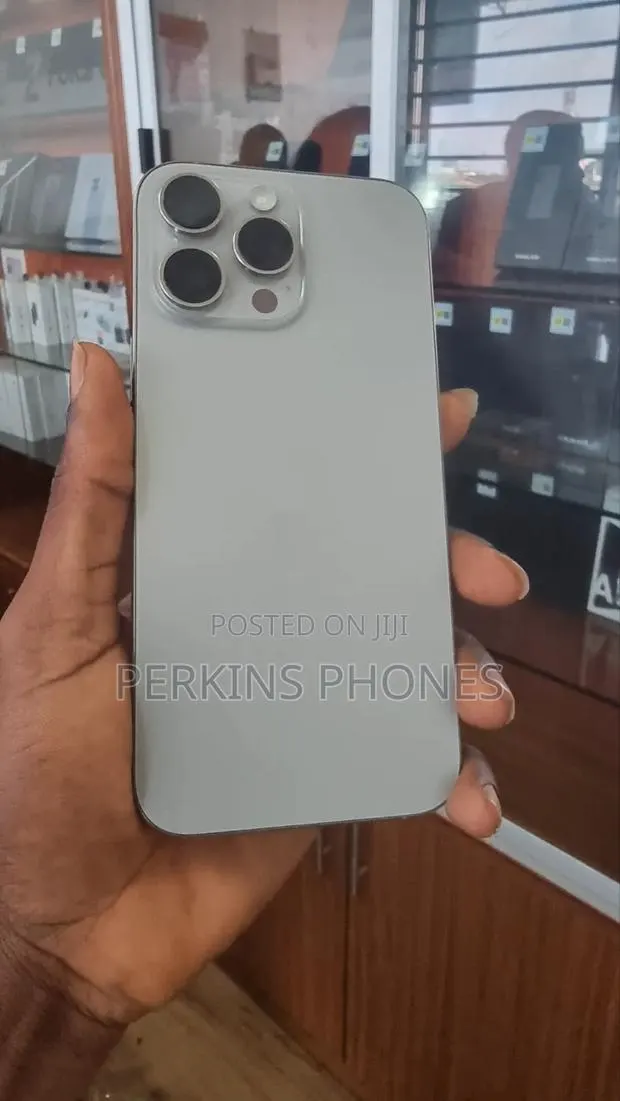 New Apple iPhone 14 128 GB Yellow · Photo 3