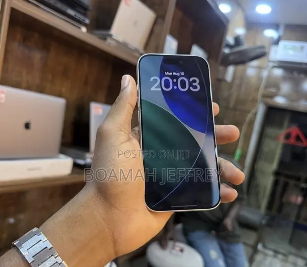 Apple iPhone 17 Pro 256 GB Silver · Photo 1