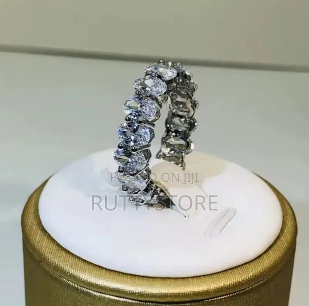Paved Austrian Zircon Ring · Photo 1