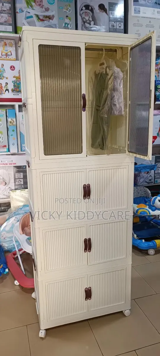 Storage Wardrobe · Photo 2