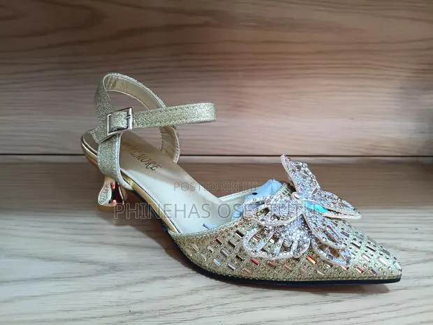 Gold Glitter Flower Heels · Photo 1