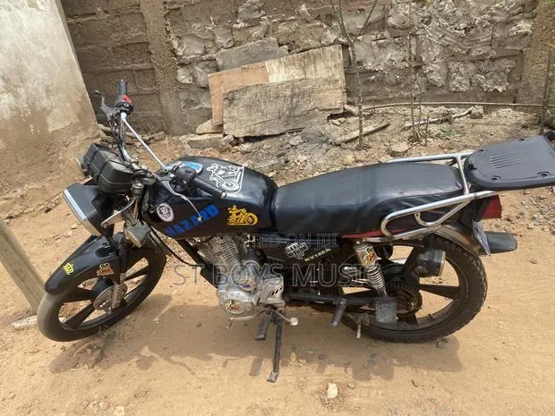 Royal Motorcycle 2021 Black · Photo 1