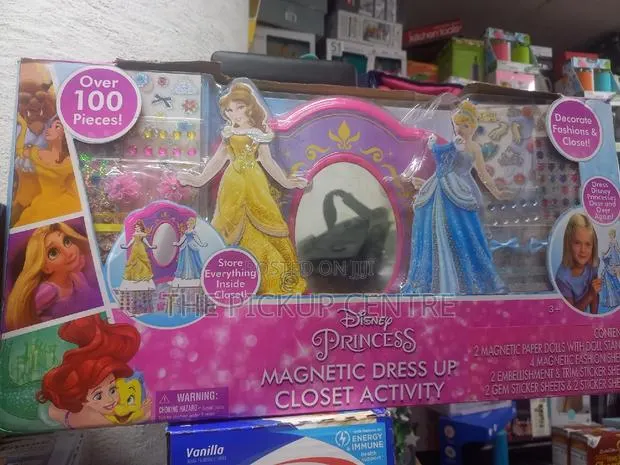 Disney Princess Magnetic Dress Closet 100+ Activity Playset · Photo 1