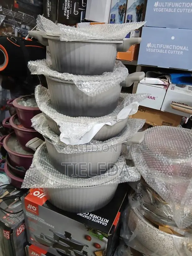 Ucc Life High Quality Non-Stick Cookware · Photo 1