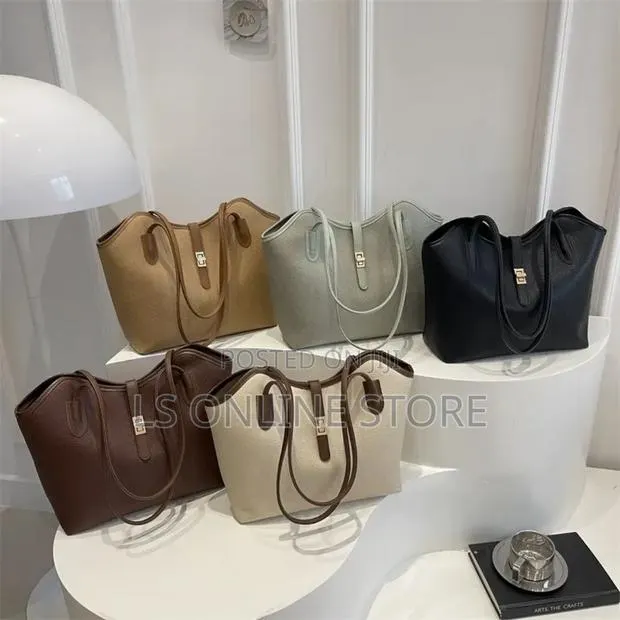 Spacious Tote Bag · Photo 1