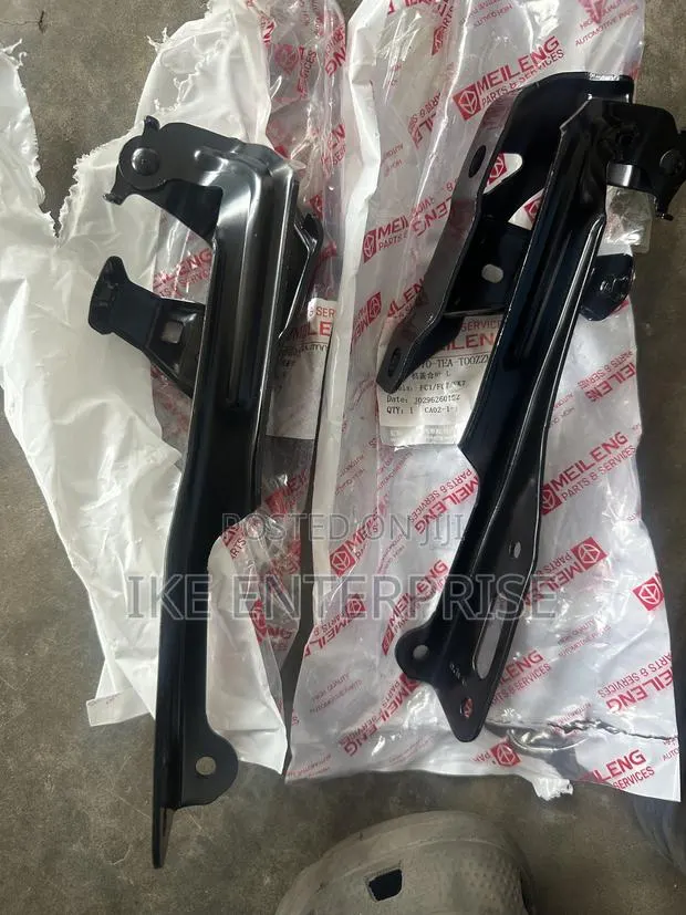 Honda Civic Bonnet Hinges 2016,2017,2018,2019,2020,2021 · Photo 1