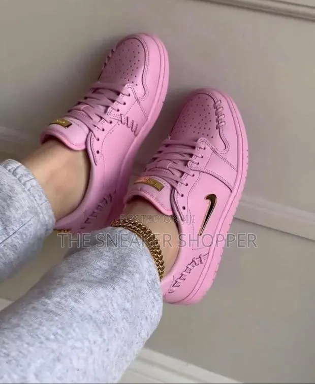 Air Jordan 1 Low Method of Make - "Medium Soft Pink / Metallic Gold" · Photo 1