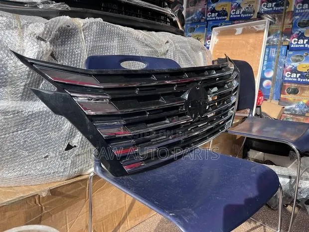 2022,2023,2024,2025 Grille for Nissan Rogue · Photo 1