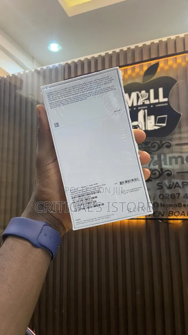 New Apple iPhone 11 64 GB Green · Photo 1
