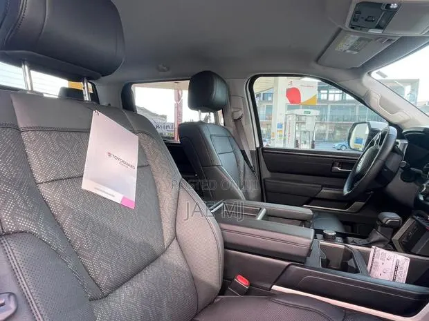 New Toyota Tundra 2022 White · Photo 1