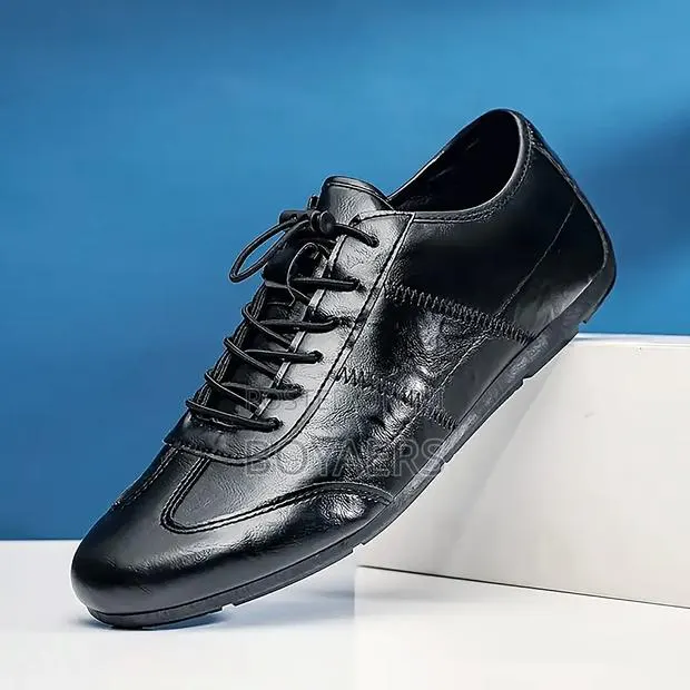 Black Sneaker · Photo 1