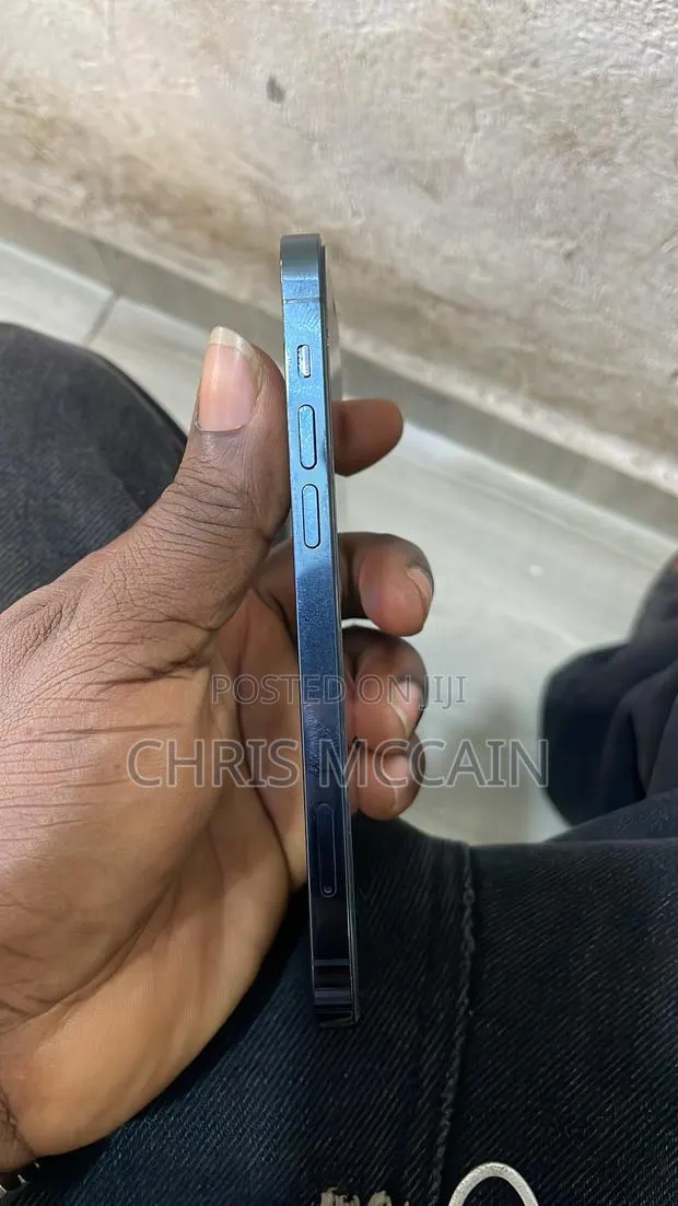 Apple iPhone 12 Pro 256 GB Blue · Photo 1