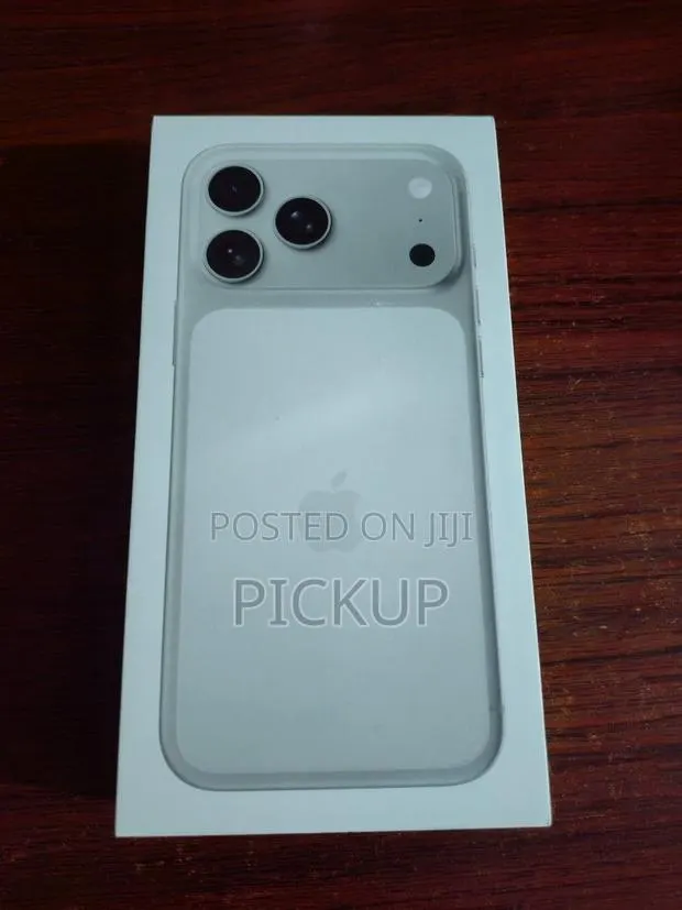 New Apple iPhone 17 Pro Max 512 GB Silver · Photo 1