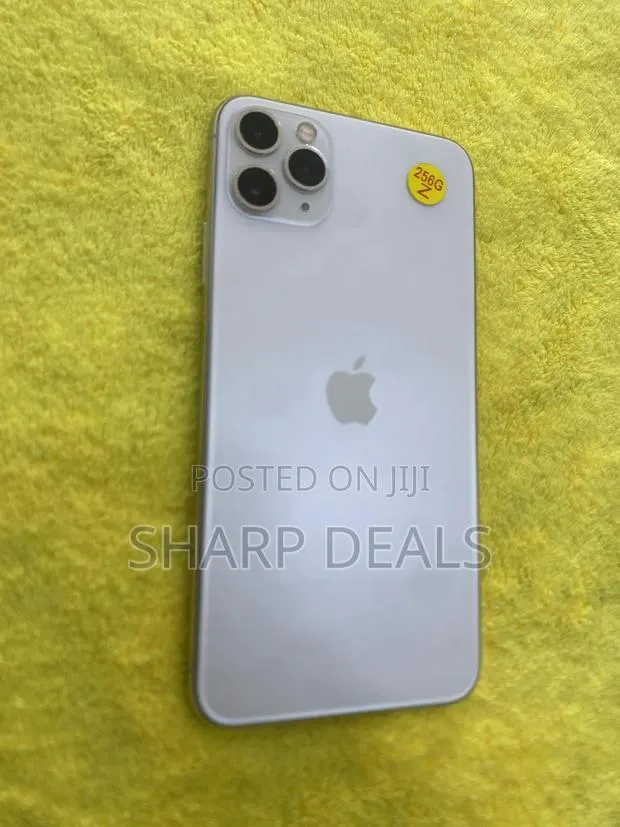 Apple iPhone 11 Pro Max 256 GB White · Photo 1