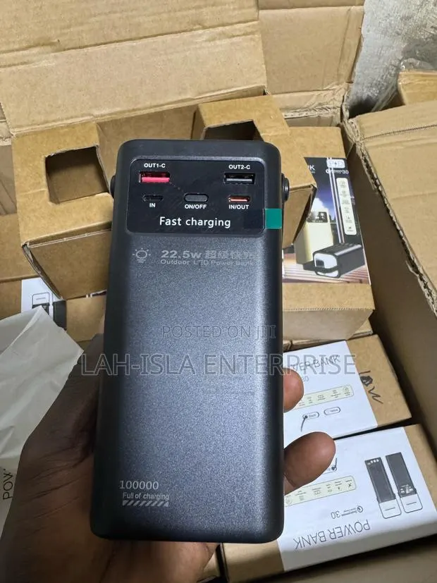 100000mAh Outdoor Power Station 22.5W Fast Charging LED Light · Photo 1