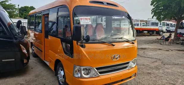 Hyundai County 2015 Yellow · Photo 1