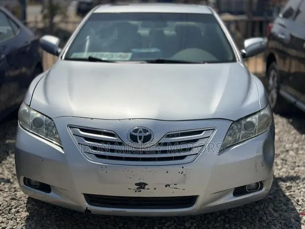 Toyota Camry LE 4dr Sedan (2.5L 4cyl 6AM) 2010 Silver · Photo 1