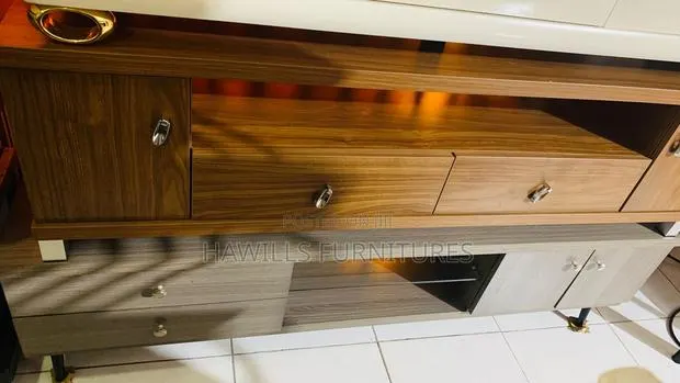 4 Drawer Brand New Tv Stand · Photo 1