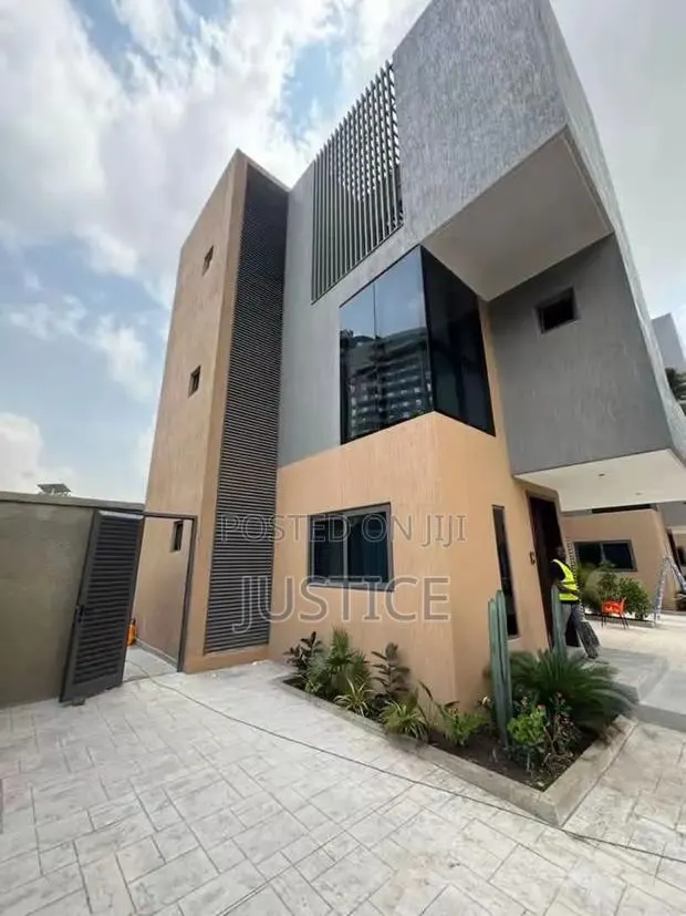 4bdrm House in Airport Residential for sale · Photo 1
