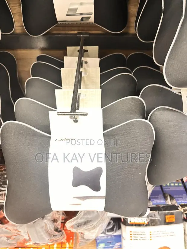 Cute Car Neck Pillow Black · Photo 1