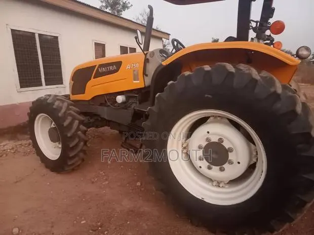 VALTRA A750 With All Implements · Photo 2