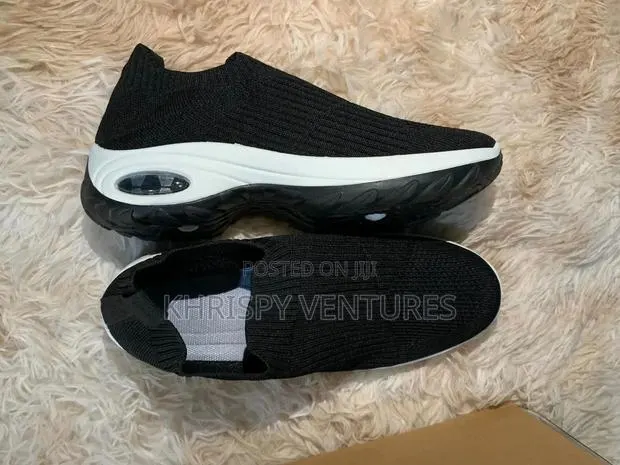 Breathable Sneakers · Photo 1