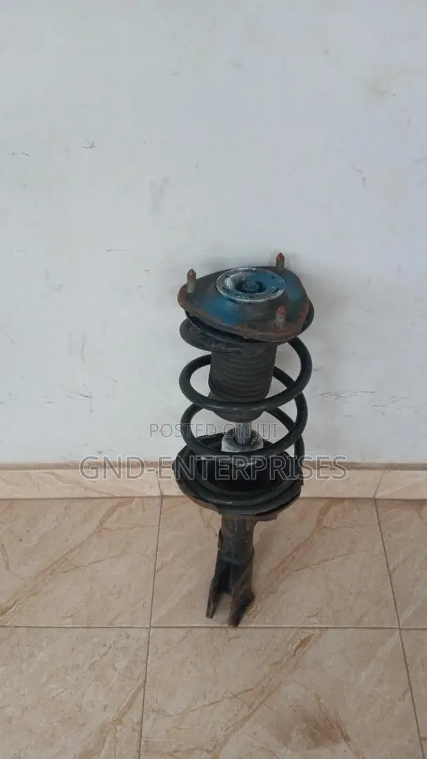 Toyota Corolla Right Front Shock · Photo 1