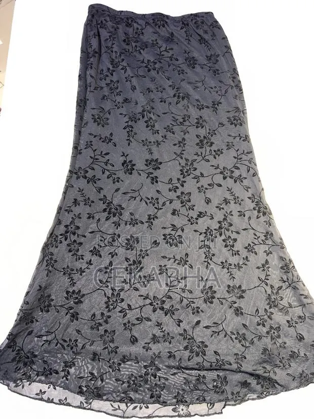 Lace Skirt · Photo 1