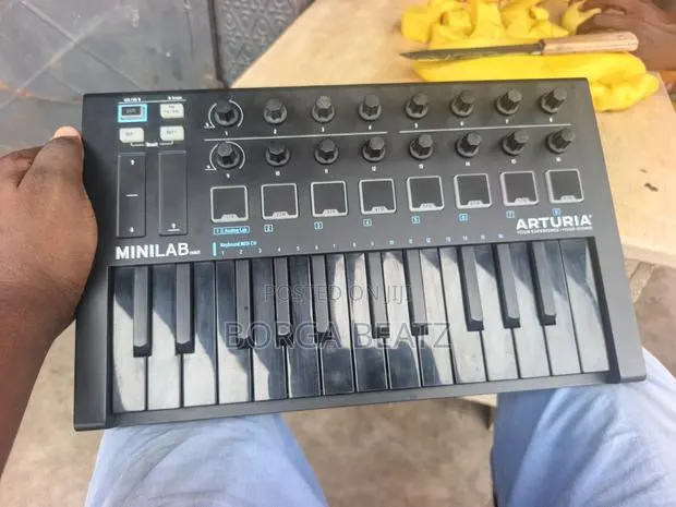 Arturia Minilab 25 Midi Keyboard · Photo 1