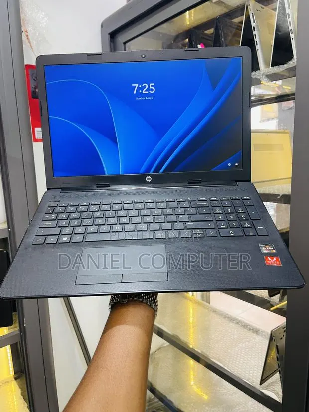 Laptop HP 15 8GB AMD Ryzen 5 HDD+SSD 320GB · Photo 1