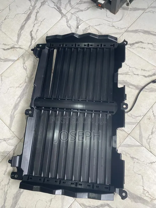 Tundra 2022,2023,2024 Shutter Grille · Photo 1