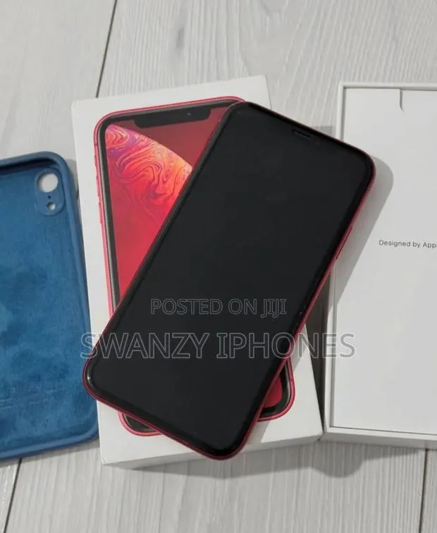 Apple iPhone XR 64 GB Red · Photo 1