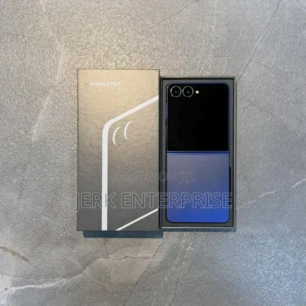 New Samsung Galaxy Z Flip7 512 GB Black · Photo 1